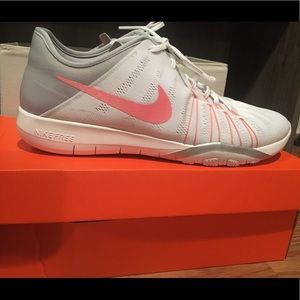 Nike Free TR 6